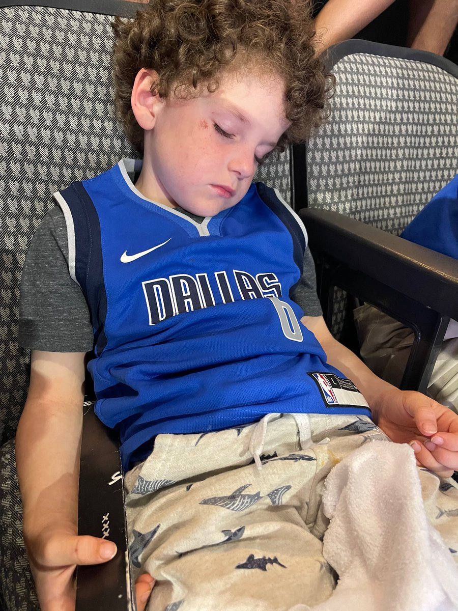 Not sure how he can sleep in this environment?!?! Let’s go Mavs! Great first half! #MFFL