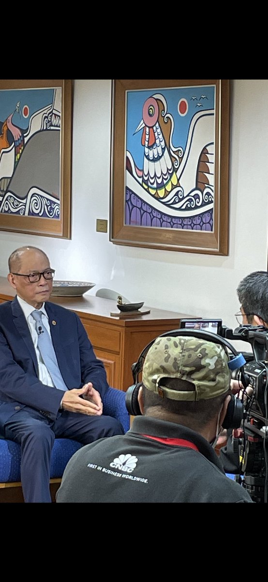 MartinSoong's tweet photo. After hot +4.9% April CPI, and likely +6% 1Q GDP print next Thu, pressure on #BSP to hike as soon as next mtg May 19th. Gov #BenjaminDiokno coy, refers to broad 2H window for rate lift-off. But Peso at 3yr low, twin deficits, increases urgency. #PHVotes #TeamCNBC https://t.co/8WbiRIPsOz