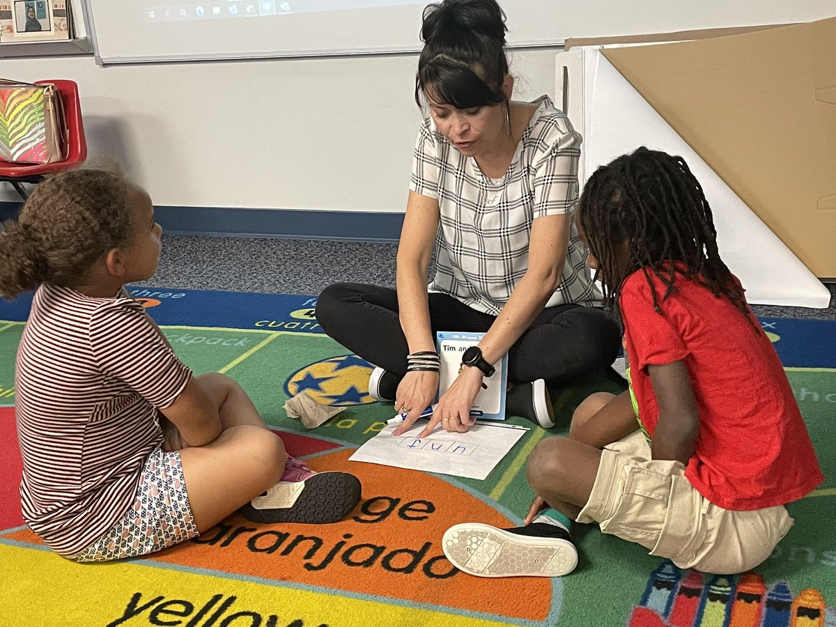 Mayra_Rdz87's tweet photo. Our last day of learning with @lisa_ladybugsx3. I learned so many amazing things throughout each session we did. Thank you for sharing your knowledge with us and always keeping in mind our bilingual students ❤️ #alwaysapanther #juntosbrillamos #lifeinkinder @AAlexanderElem https://t.co/GrcRxfUYjQ