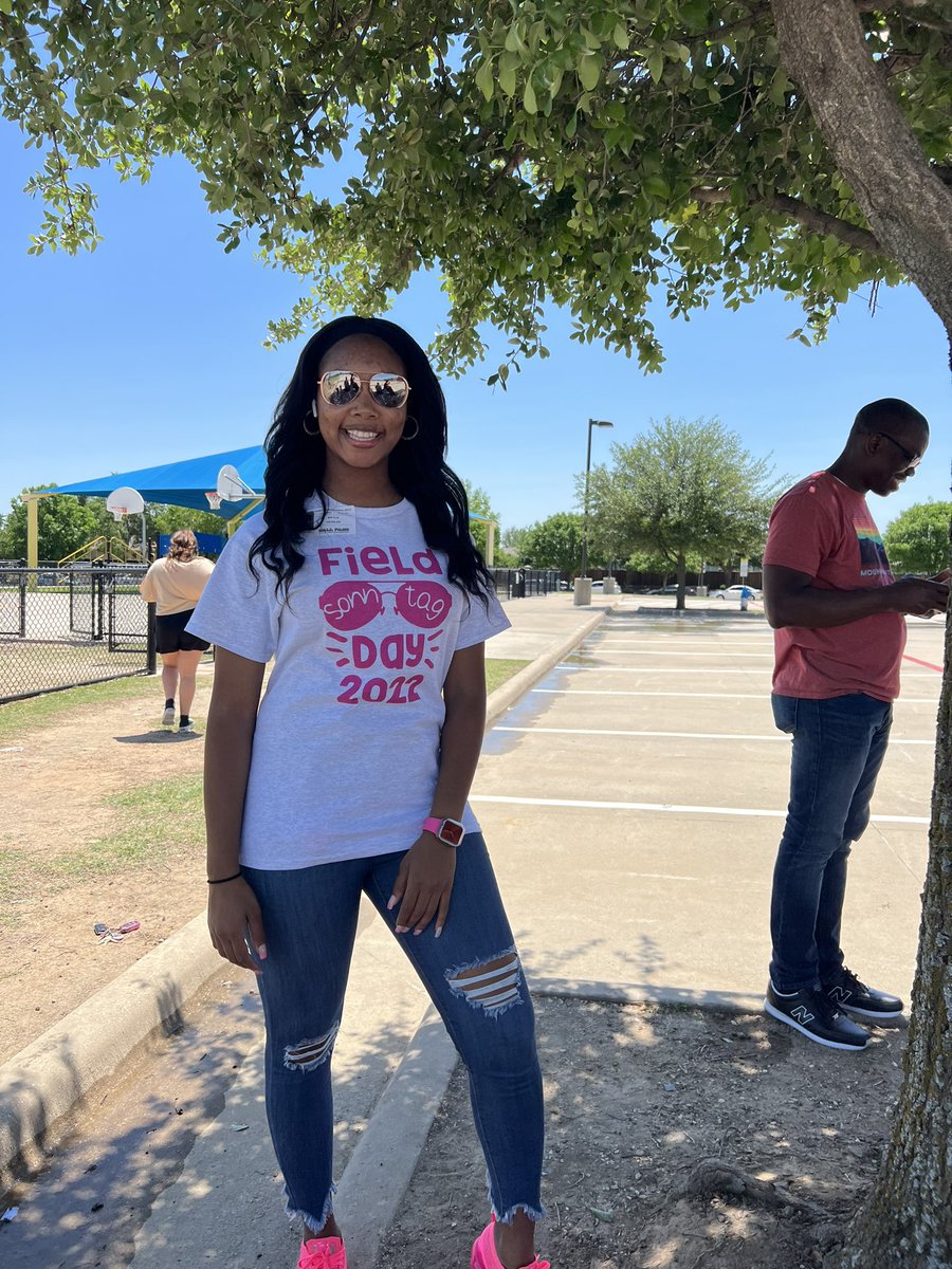 Ana Travis tweet media