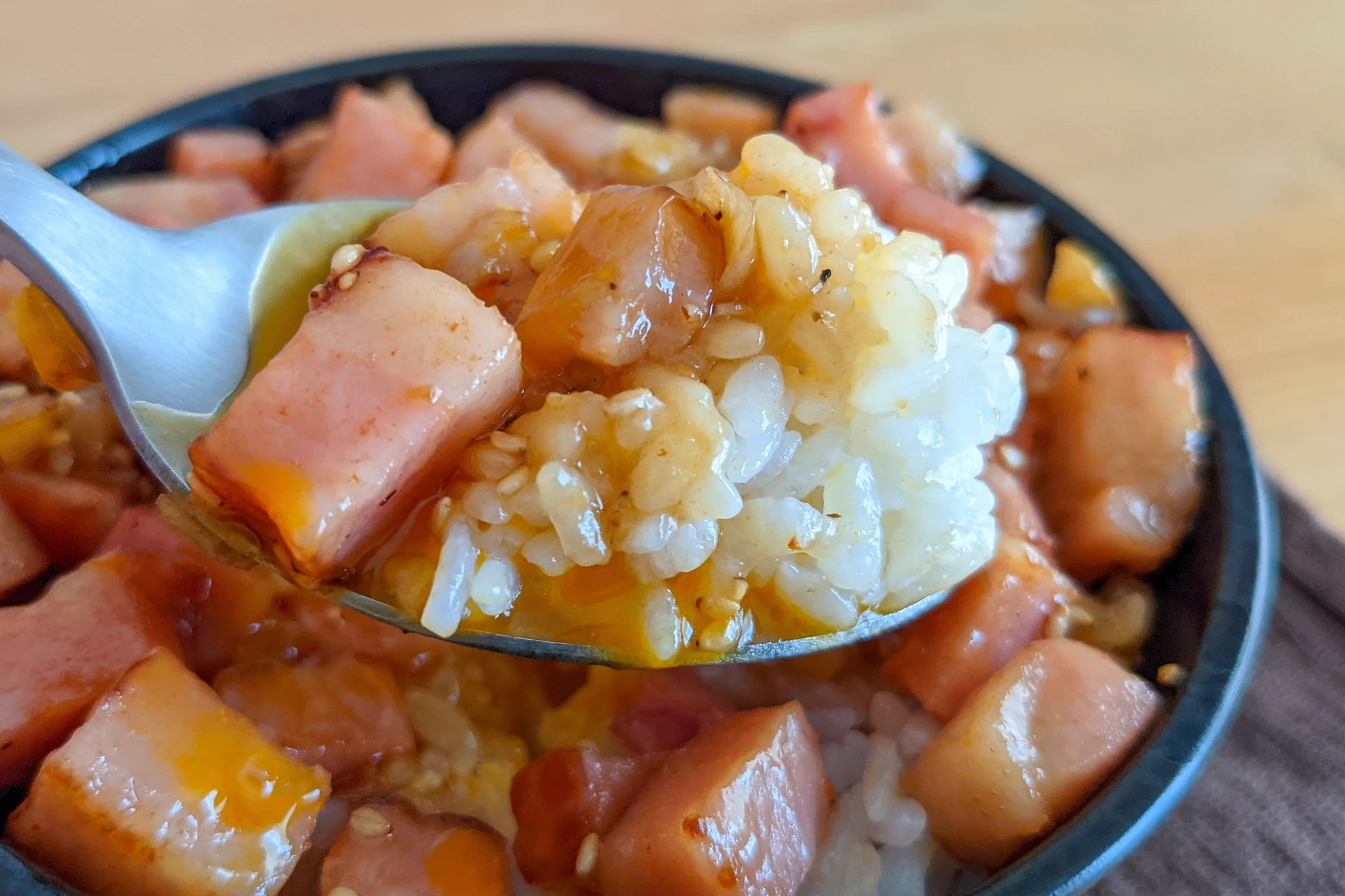 一度は真似したくなる！悪魔的に美味しい『焼肉ベーコンガーリック丼』