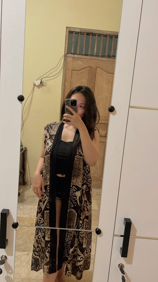bitterh0neyy's tweet photo. hasil berburu di pasar bringharjo kemarin, babe saw it first🫶🏻 https://t.co/dai9n6UUEO