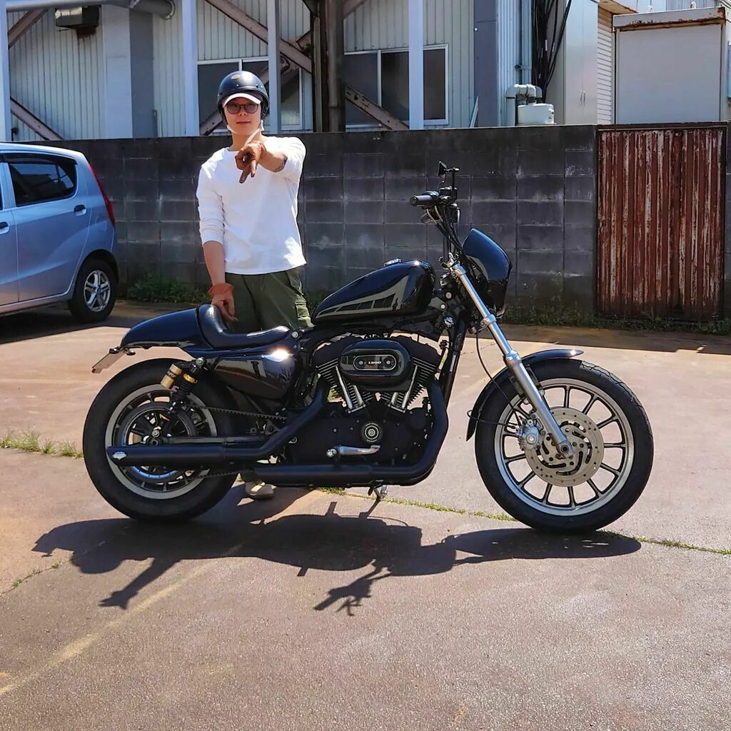 overloadmain's tweet photo. 大型二輪取得後、初のバイクがハーレーのH君
朝一から一緒に練習して無事に納車です👏
若手のハーレー乗りが増えておじさんは嬉しいです😭
#ハーレー #スポーツスター #xl1200r
#overloadmachinery https://t.co/kKwlPpe4kZ