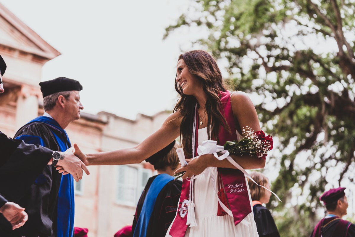 CofCVolleyball's tweet photo. Our girl is a College of Charleston graduate. Congrats @ollymolly2000! 🎓

#comeCus 🌴🏐 https://t.co/BIsls2Sb6Q