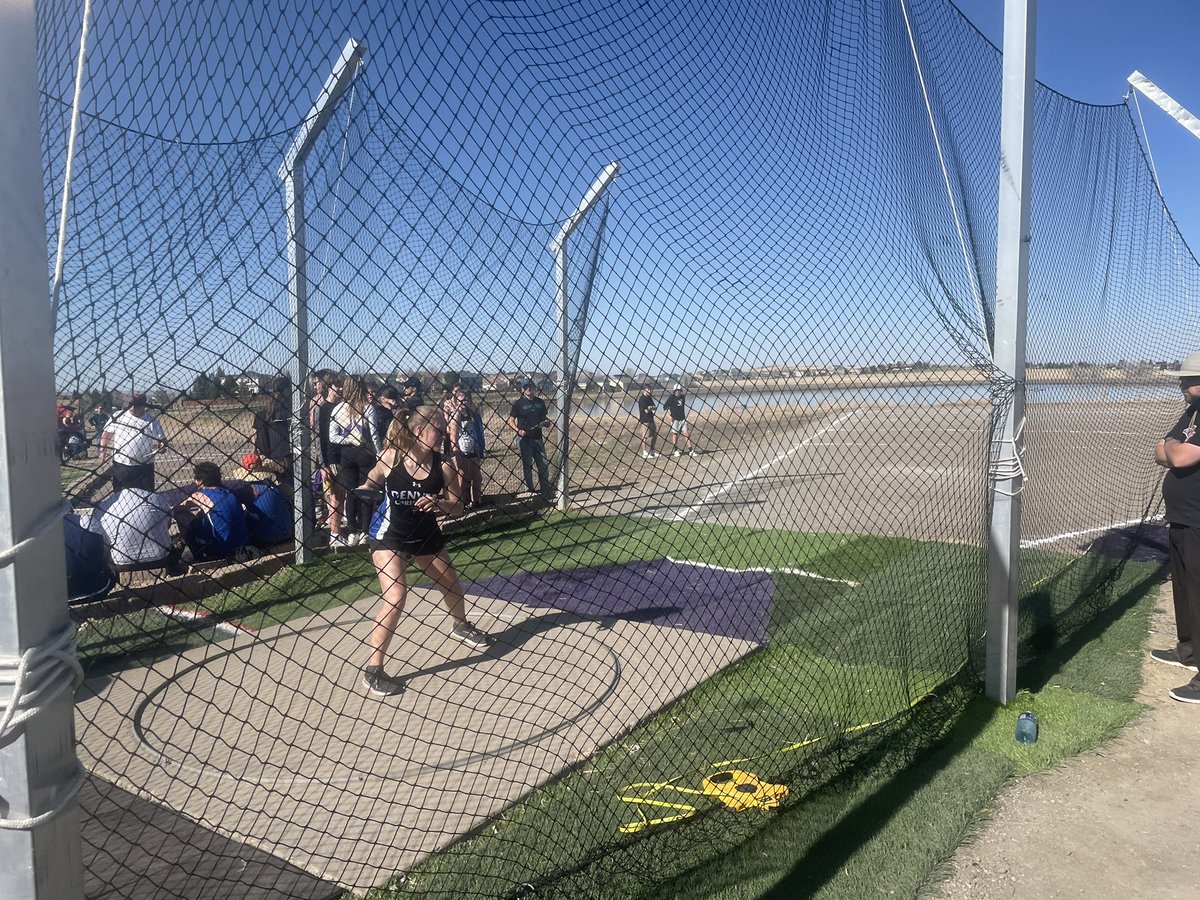 KristynEverett6's tweet photo. @_anna_jordyn_ made it to Finals and placed at the League Meet with a PR throw by 13 ft! #discus #dchstrack #girlsthatthrowandrun @rollDCthunder https://t.co/CaNqZkK4Qd