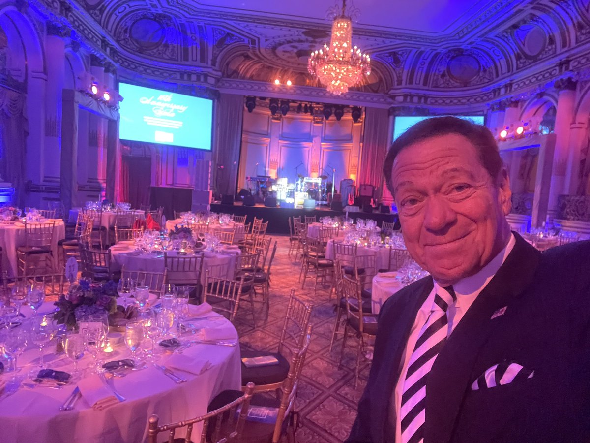 JrzyJoePiscopo's tweet photo. Great to be back at #ThePlaza #NYC #HospitalSpecialSurgery
#ALSFoundation #DrLange #BluesBrothers! https://t.co/BES6d5UAQg