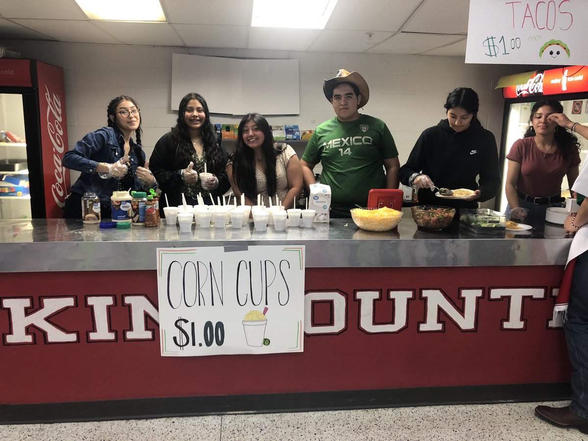 KristiCorrea's tweet photo. Celebrating cinco de Mayo at LHS!! 2022 @RedskinsLhs https://t.co/iWQ98TvYcT
