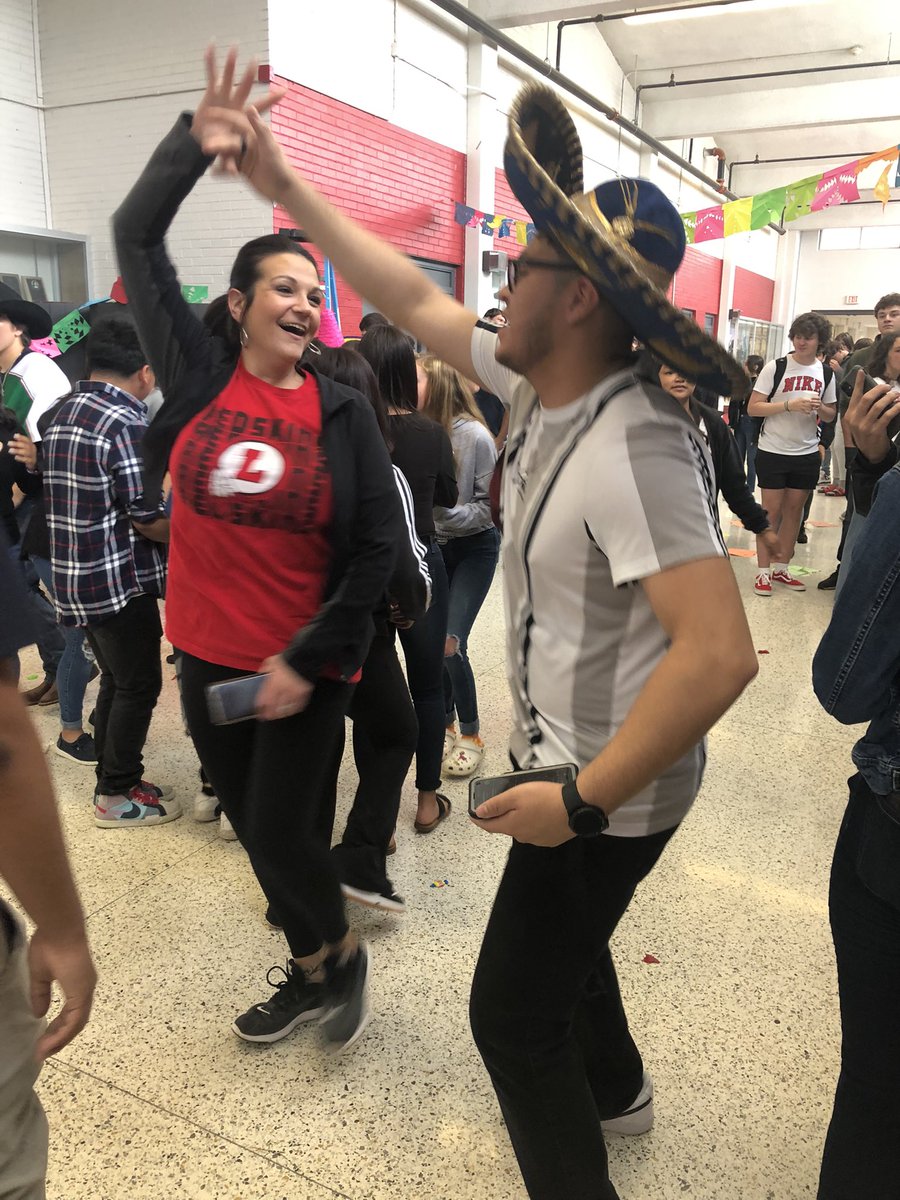 KristiCorrea's tweet photo. Celebrating cinco de Mayo at LHS!! 2022 @RedskinsLhs https://t.co/iWQ98TvYcT