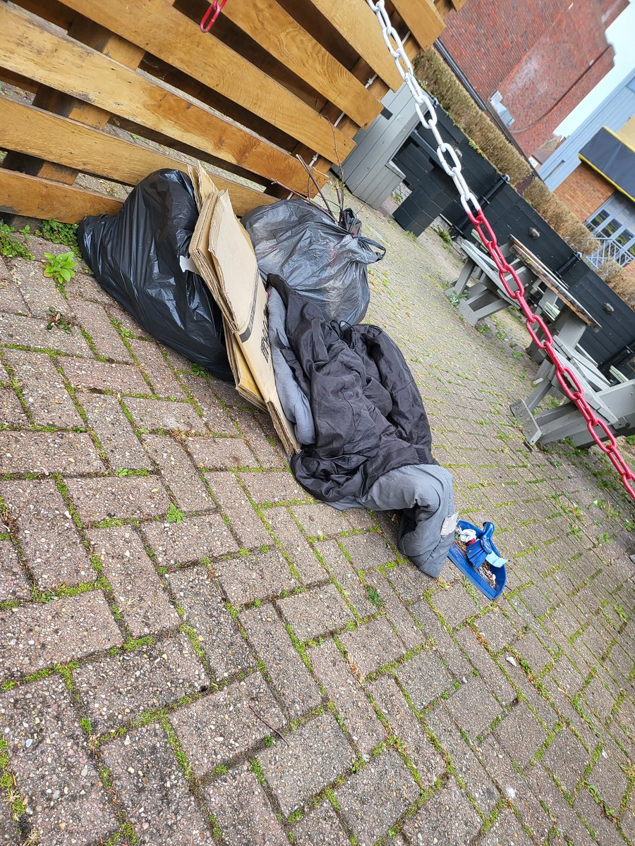 WarwickSalzer's tweet photo. Proud  to live in Kingston,  we all hear for each other ,the water front is now safer for kids and animals  thanxs to the local  community that came down to help 😀 https://t.co/YOJWB53J5A