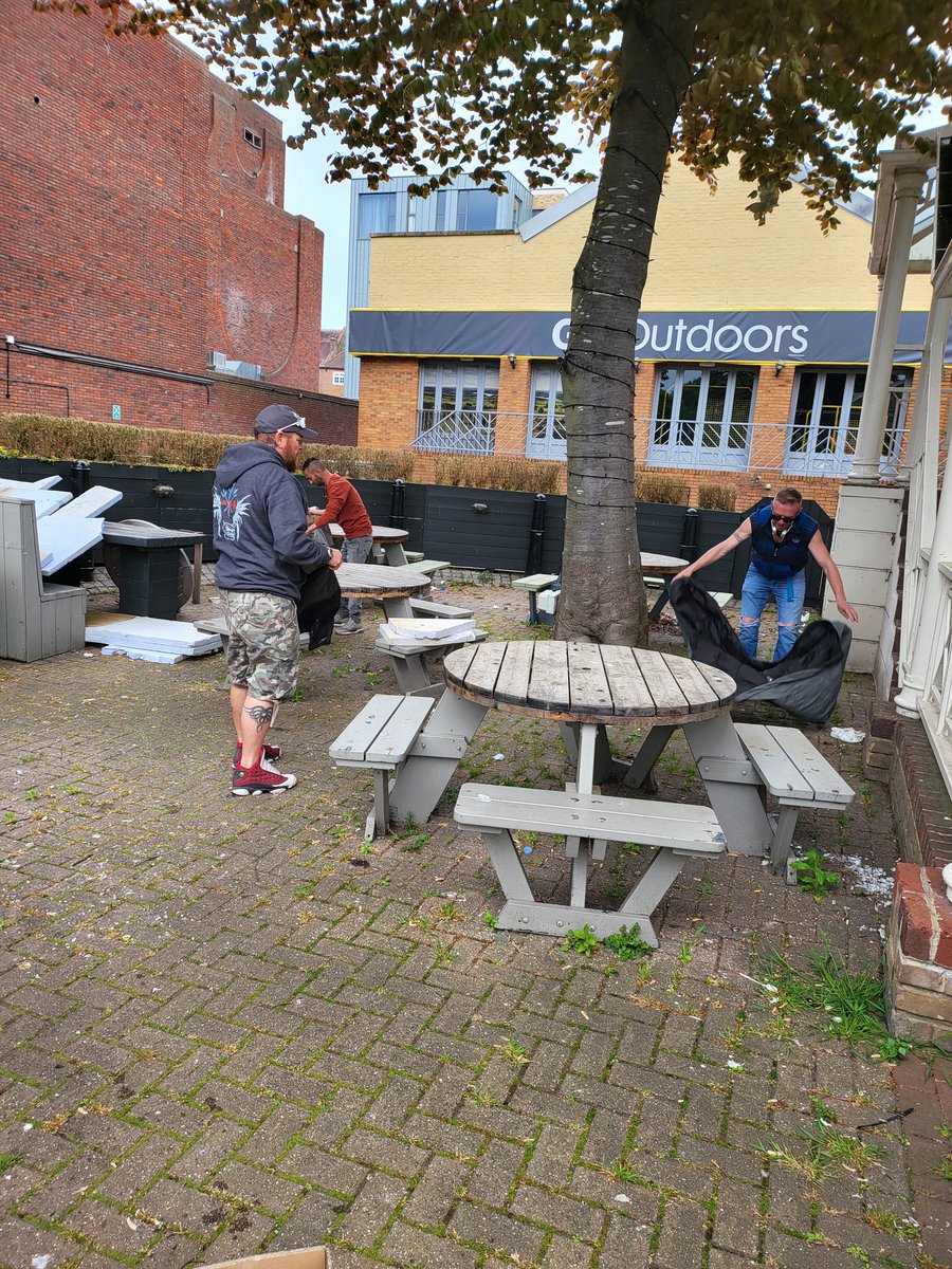 WarwickSalzer's tweet photo. Proud  to live in Kingston,  we all hear for each other ,the water front is now safer for kids and animals  thanxs to the local  community that came down to help 😀 https://t.co/YOJWB53J5A