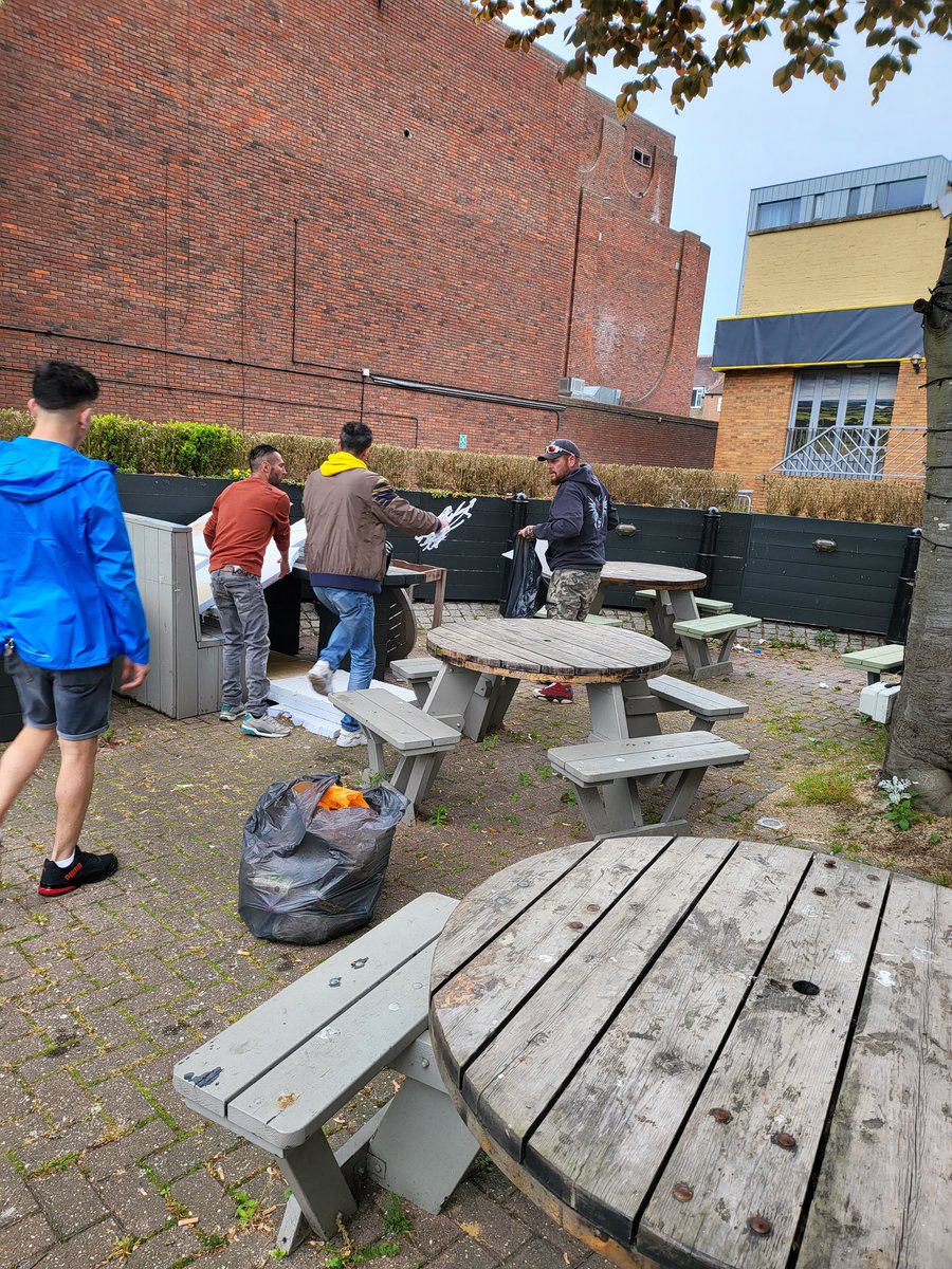 WarwickSalzer's tweet photo. Proud  to live in Kingston,  we all hear for each other ,the water front is now safer for kids and animals  thanxs to the local  community that came down to help 😀 https://t.co/YOJWB53J5A