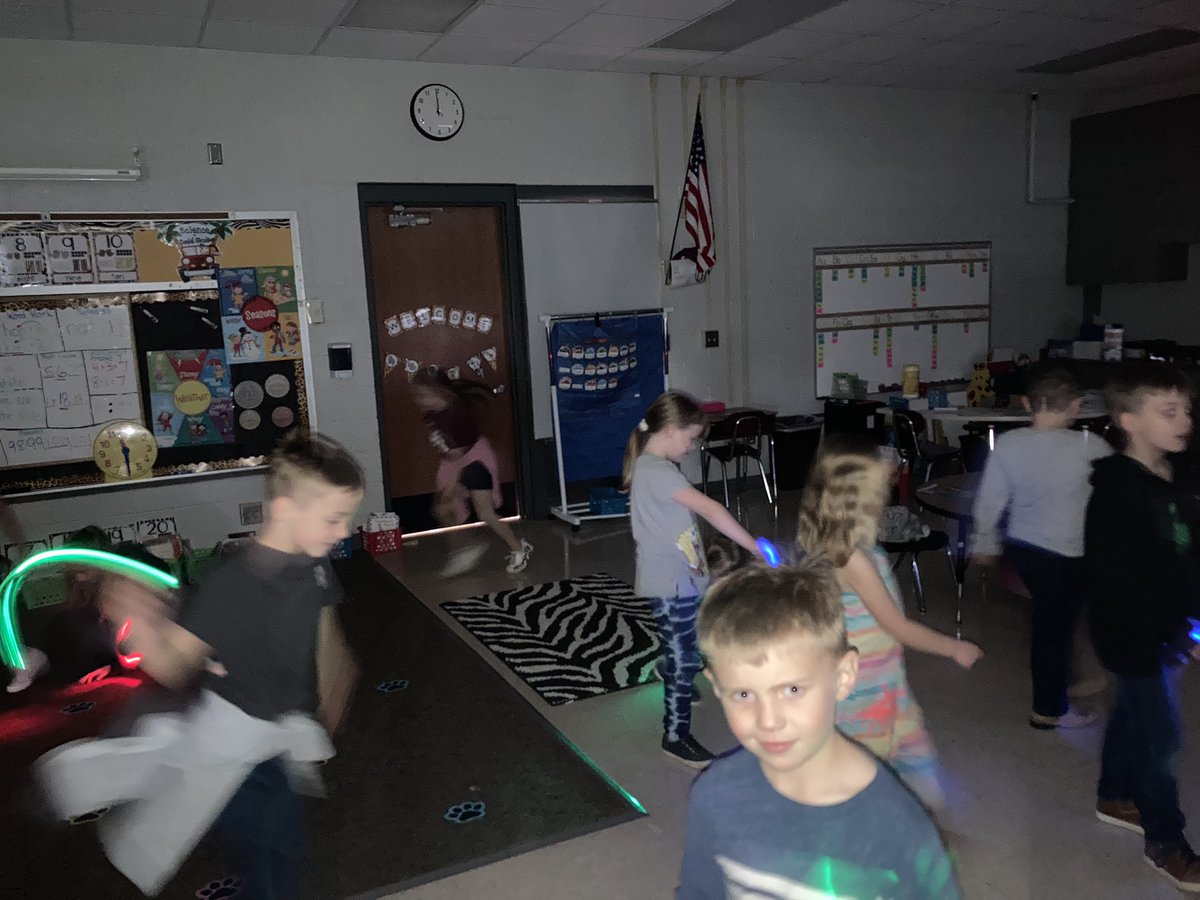 MrsWellmanKDG's tweet photo. Music Day turns into Flashlight Music Day!!! https://t.co/awKqd2zMBO