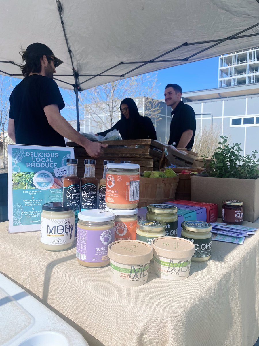 UDistrictYYC's tweet photo. Our first pop-up farm stand with @yycgrowers is open til 6pm today! Stop by the Discovery Centre to shop local produce and goods.
#localyyc #yycmarket #eatlocal https://t.co/wycux5d7zl