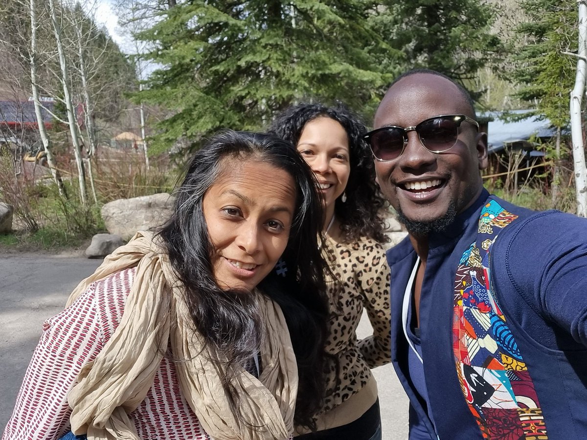 MpindiAbaas's tweet photo. I could never have asked for a better flaring duo than these two amazing super star video solutions journalism creators @amberwaves @ambiarth @soljourno #SJSummit2022 @SolutionsNowAFR @the_emancipator @IMChallengeug https://t.co/wsAYSMtFoL