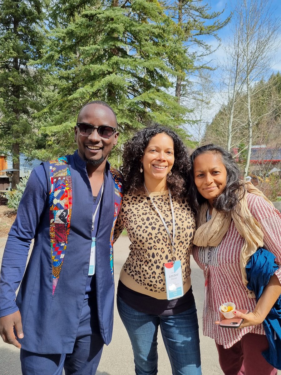 MpindiAbaas's tweet photo. I could never have asked for a better flaring duo than these two amazing super star video solutions journalism creators @amberwaves @ambiarth @soljourno #SJSummit2022 @SolutionsNowAFR @the_emancipator @IMChallengeug https://t.co/wsAYSMtFoL