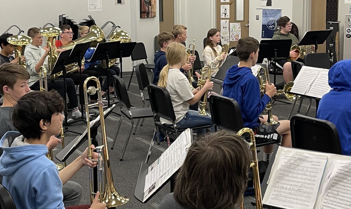 _STMS233's tweet photo. Absolutely no better model for a band. Great prep led to an amazing concert at the PEAK last night. Kudos Sabercats and #amazingleadership Mr. Hankey. #OPSmomentsthatmatter @_STMS233 https://t.co/ADBpgMVVQ7