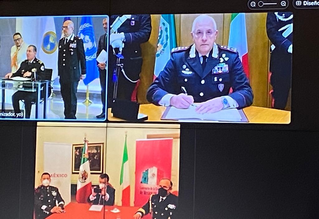 ItalyinMEX's tweet photo. Día historico en las relaciones 🇮🇹 y 🇲🇽: firmado MdE entre @GN_MEXICO_ y @Carabinieri que fortalece la ya excellente colaboración en la lucha a la criminalidad. Iniciativas de capacitación, cómo para la proteccion del patrimonio cultural y del medio ambiente. @SRE_mx @SSPCMexico https://t.co/bPHjhjnLne