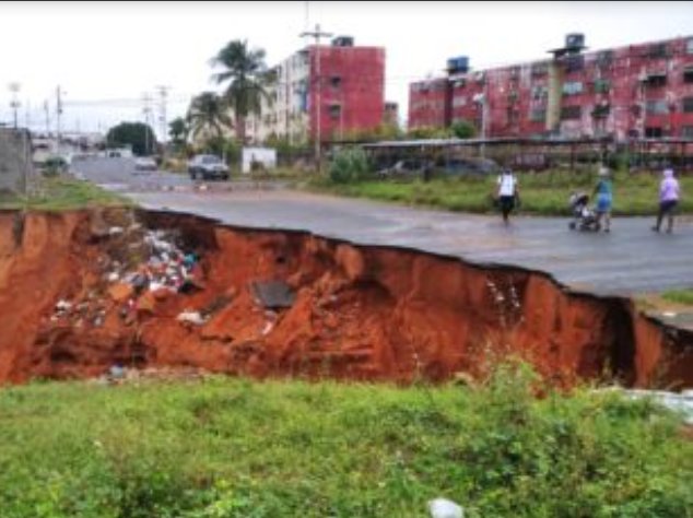 RGomezz1's tweet photo. así están las calles los Alacranes en San Félix mi presi @NicolasMaduro usted sabe haciendo patria al mejor estilo de la Revolución 😆🤣 https://t.co/6CrFUFvDlx