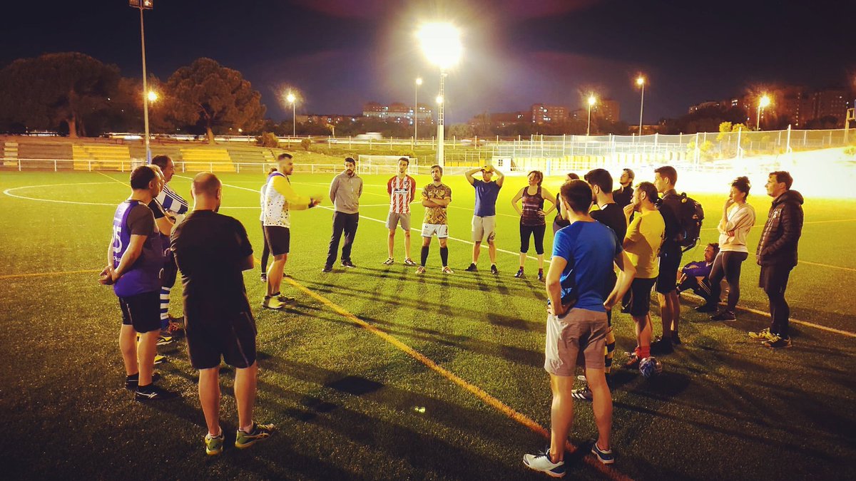 Viernes de Charla Técnica tras el Entrenamiento by <a href="/Fisioteko/">Fisioteko</a> Head Coach

Fijando conceptos, roles e inercias.

Foto by <a href="/NanoSobrino/">Gorbadoc</a> 🤘🏼

#SomosPakarus #Touch #TouchEnMadrid #LosÑus