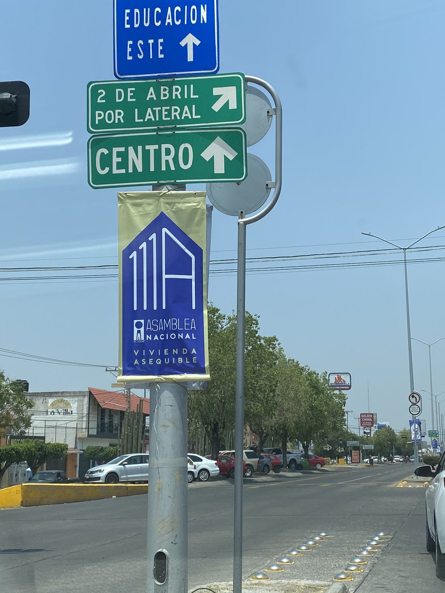 alejandroof69's tweet photo. Ya se termino su famosa asamblea, y ahora cuando quitaran su publicidad que solo hace ver mas sucio el bulevard? @municipiocelaya @TurismoCelaya @amCelaya @SOLDELBAJIO https://t.co/QFVkFacKPU