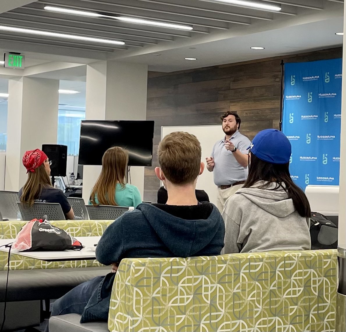 jcarterwells's tweet photo. #HATCH2022 off to a fast start with @aeharkess - going to be a good weekend @hudsonalpha tech challenge https://t.co/psQMsvg99E
