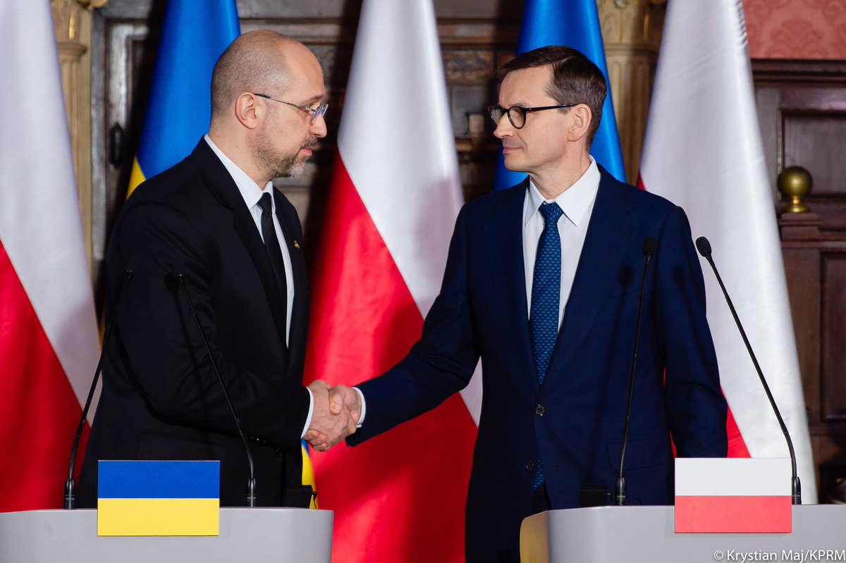 visegrad24's tweet photo. Ukraine’s PM Denys Shmyhal confirms that Ukraine has just signed an important defense deal with Poland. 

“I can’t reveal its content, but it’s an important step towards providing Ukraine with special technology and special support in the field of security and defense.”

🇵🇱🇺🇦 https://t.co/r35L26hziN