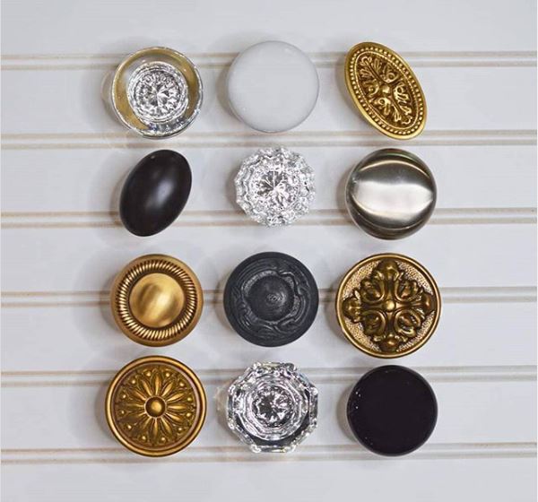 lookintheattic's tweet photo. Updating your homes interior door knobs is an easy and fun Spring project! Check out what style you like best at https://t.co/IvkhMe2GDj! https://t.co/5mkZi2Gq22