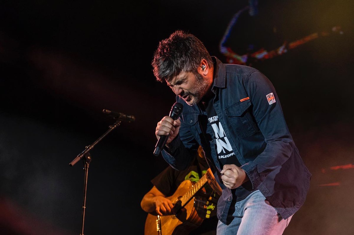 javimartinc's tweet photo. This is @estopaoficial in Lleida.
Inicio de la Gira Fuego 2022 🤘🏻😉🤘🏻

#estopa #festamajorlleida2022 #festesdelleida #girafuego #girafuego2022 https://t.co/YmiemKnpwk