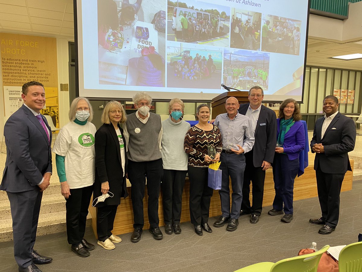 Thank you to our wonderful volunteers and partners #StrongerTogether <a href="/AFACfeeds/">AFAC</a> <a href="/SuptDuran/">Francisco Durán, Ed.D.</a> <a href="/APSVaSchoolBd/">APS School Board</a> <a href="/VPLiaison/">Dawn Smith</a> #APSisAwesome