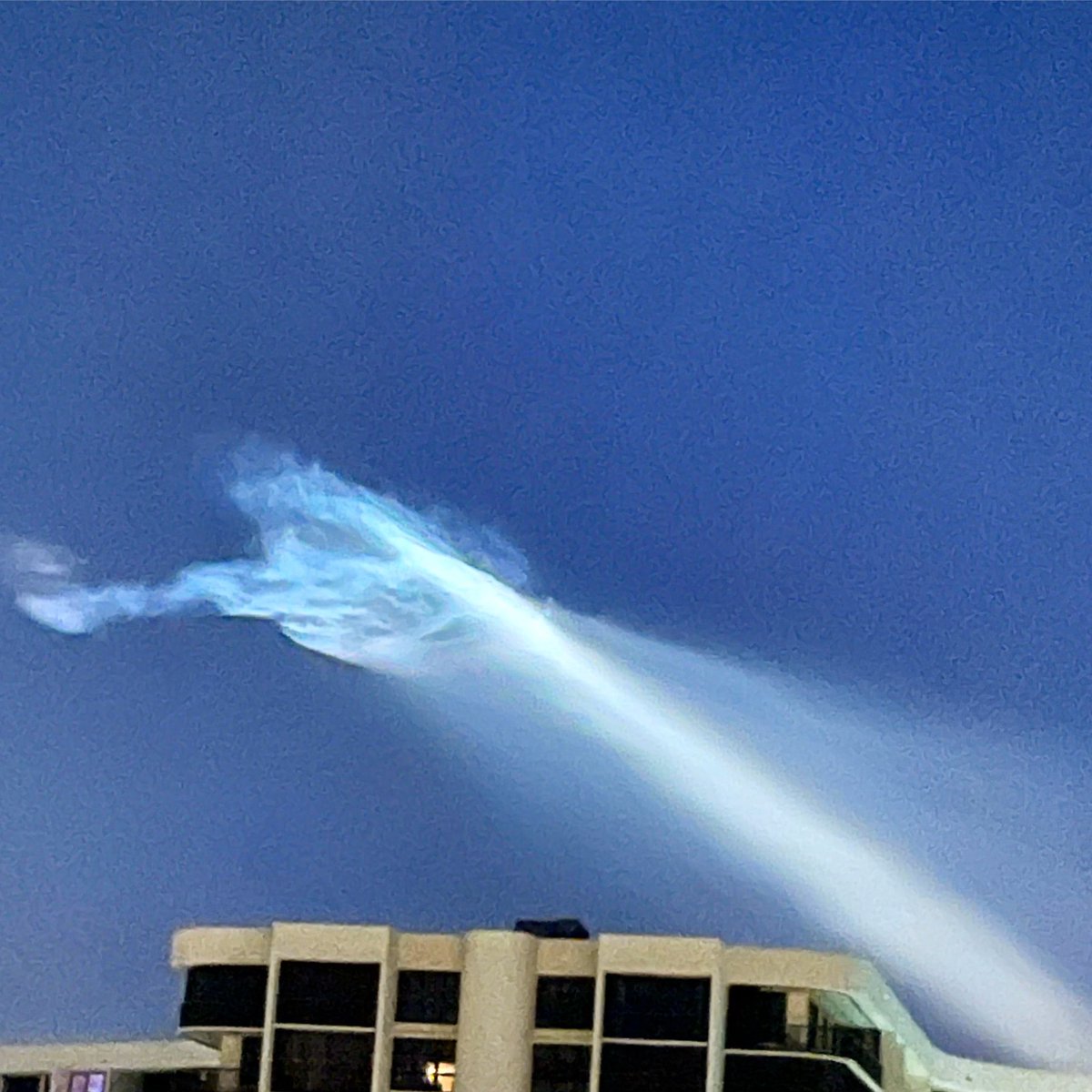 bbbbutz's tweet photo. @AshleighWalters @SurfnWeatherman @WPTV @FOX29WFLX @6am this morning--- like a spotlight coming from the middle of the sky...........very strange....#wbutz........ https://t.co/91g4rdImU5