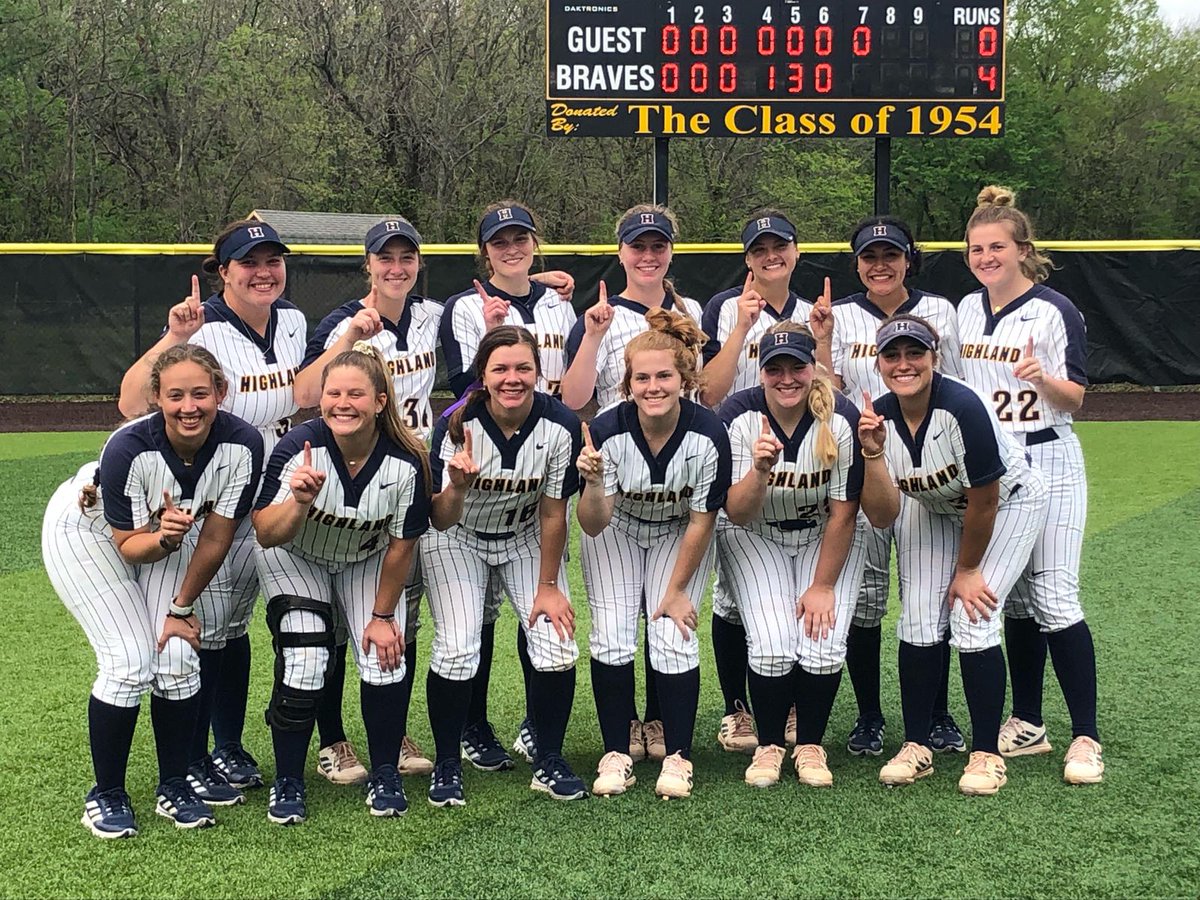CoachGJCary's tweet photo. 👏🏻👏🏻🥎🐶🥎🤘🤘 https://t.co/hL2zA5UZ6E
