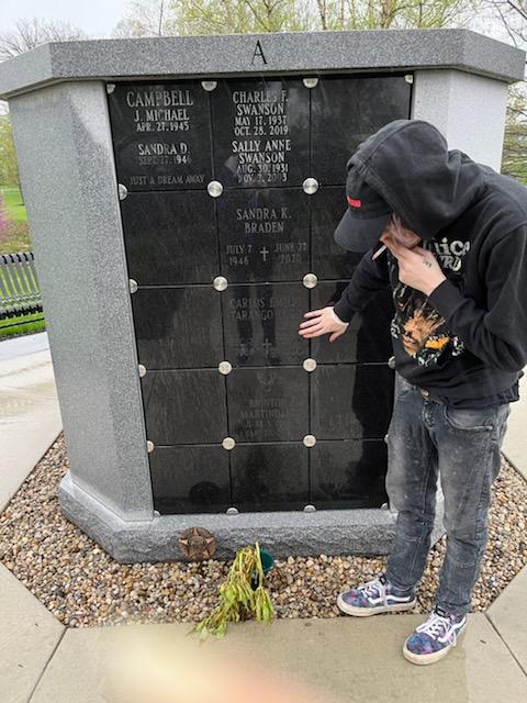 Brandon420___'s tweet photo. It was nice to visit you today buddy .. I love you brother #ripcarlos https://t.co/ro1SaRlfZr