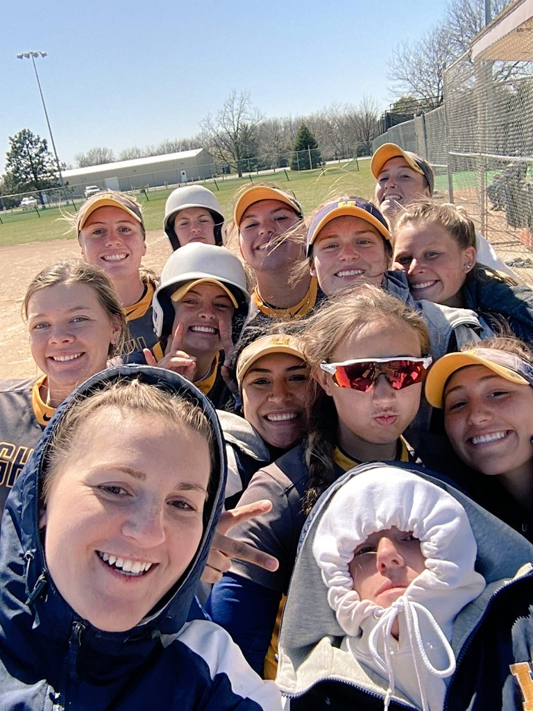CoachGJCary's tweet photo. 👏🏻👏🏻🥎🐶🥎🤘🤘 https://t.co/hL2zA5UZ6E