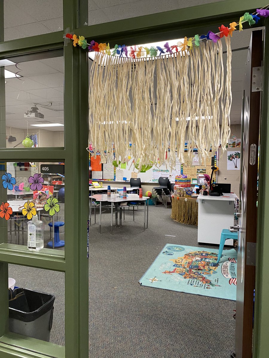 ClausellBriana's tweet photo. Our luau STAAR review ended with a luau party and it was awesome. They’ve worked so hard all week and deserved every bit of it!! The smiles and excitement I’ve seen all week brought me so much joy! I love my job 💛 #eseSOAR #Learningluau https://t.co/BujYHvHH23