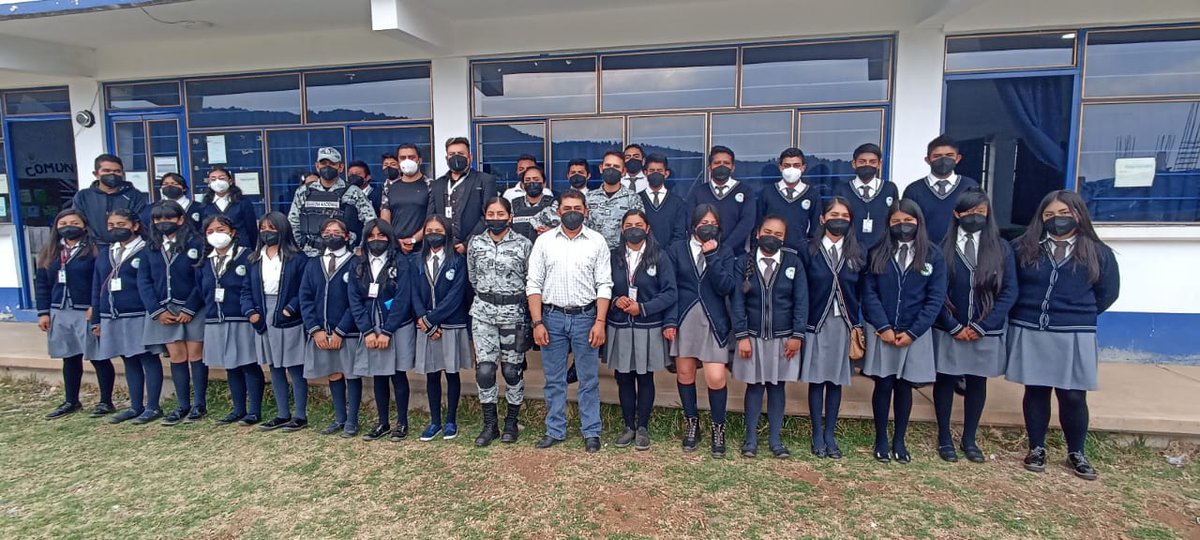 Comunitario70's tweet photo. Gracias a las gestiones realizadas por nuestro responsable de plantel el día de hoy  realizamos una plática taller con elementos de la Guardia Nacional, con el objetivo de motivar a nuestros alumnos a seguir preparandose @geramonro05 @israeljeronimol @Edomex_TBC @20Escolar https://t.co/EL5U5Vmenm