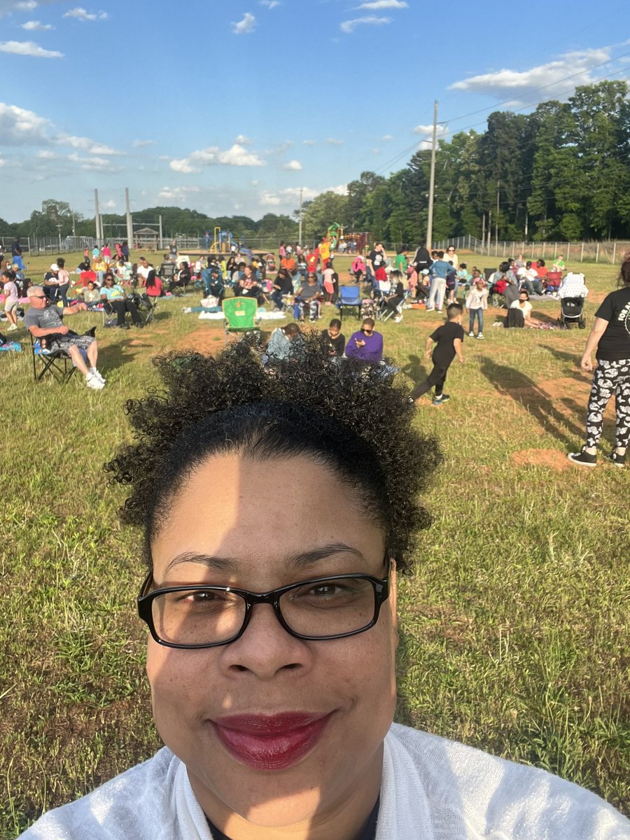 South Salem Elementary Screen on the Green Movie night! Join us for an awesome dinner and movie experience!
#ncssbethebest ##sses