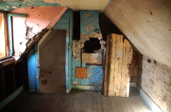 thegentleauthor's tweet photo. HOW TO DEMOLISH A LISTED BUILDING
The appalling fate of a 1735 weavers house in Redchurch St
https://t.co/33xJyhm1Js https://t.co/iUP9nJrWki