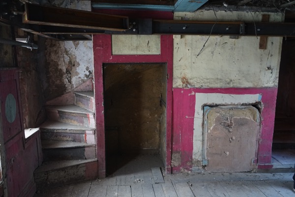 thegentleauthor's tweet photo. HOW TO DEMOLISH A LISTED BUILDING
The appalling fate of a 1735 weavers house in Redchurch St
https://t.co/33xJyhm1Js https://t.co/iUP9nJrWki