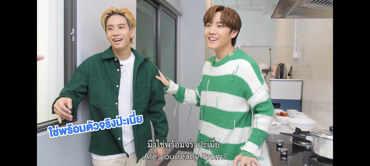 PromMarkLatam's tweet photo. 🗣: estas seguro que eres Prom?
🖤: P'Go, soy Prom
🗣: si eres Prom, baila
🖤; mi corazón esta intentando
*Mark se pone a bailar*
🦖: oh, bailas muy despacio
🖤: mi cadera no se encuentra bien hoy
A caray 😳, Mark porque no esta bien tu cadera?
#PartofMeEp2xGrabExpress https://t.co/xVuHO1BYXC