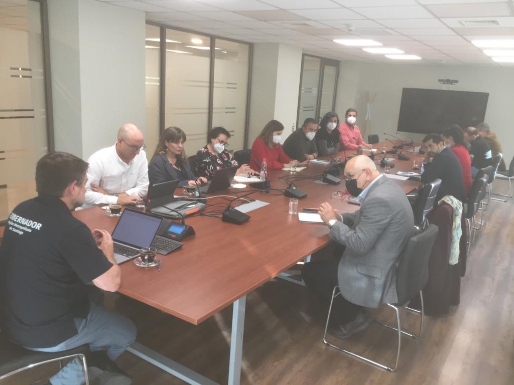 Primera y muy positiva reunión de inicio del proceso de elaboración de la ERD de Santiago, con el Gobernador Regional <a href="/Orrego/">Claudio Orrego L.</a> y parte del equipo GORE RMS.