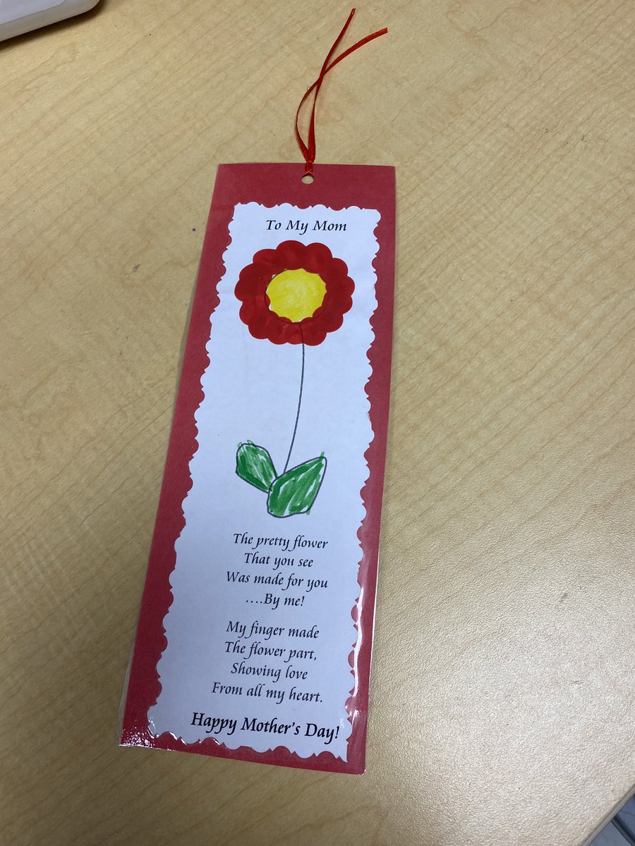 andreamommy4's tweet photo. It was so much fun helping these sweet kindergarten friends make their moms some really special gifts this week! @MrsLoyd3 @RPES_Cougars #ncssbethebest https://t.co/xsS4j1sy3H
