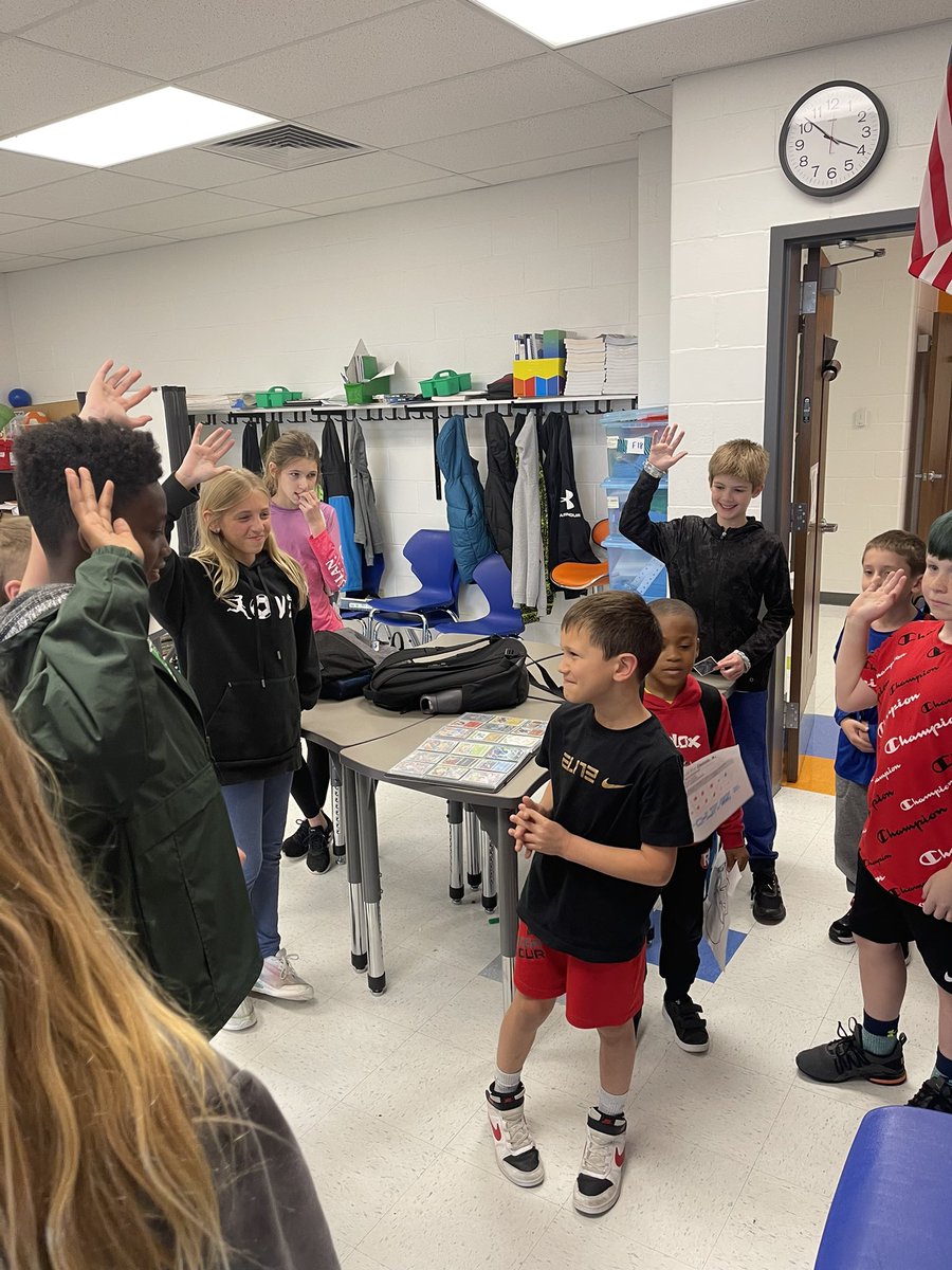 MrHsclass1's tweet photo. It is always great to see the class help out the younger students. We love it when they come visit. https://t.co/8KYKoNUQwx