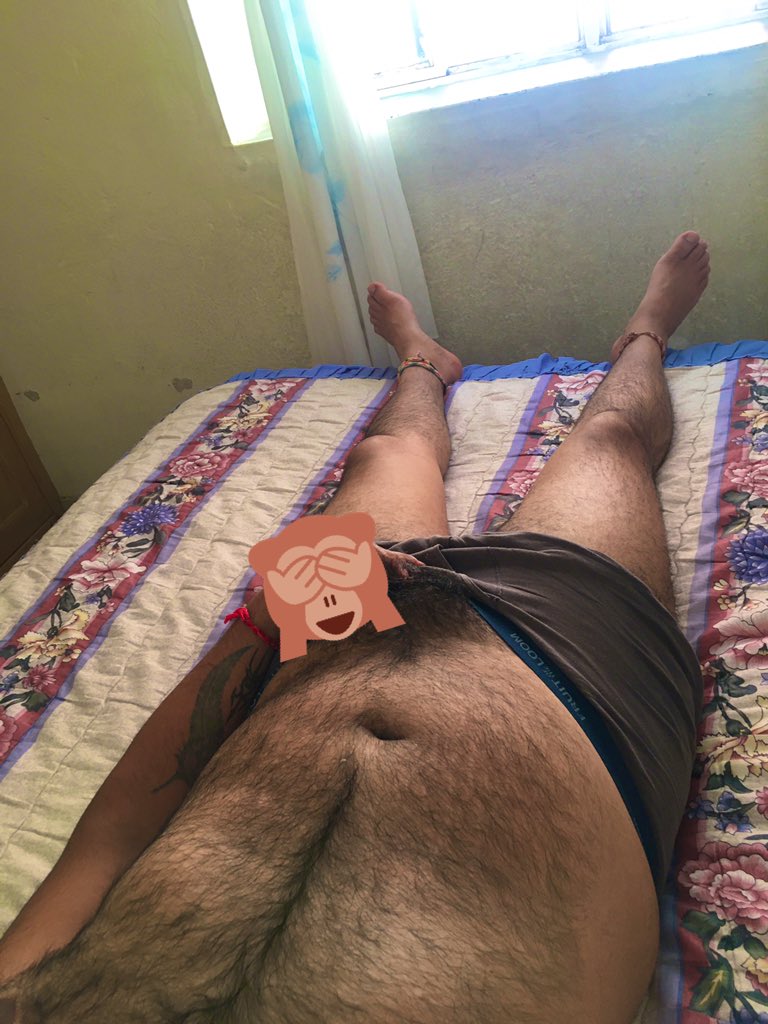 ositoHotHidro's tweet photo. Que #calor. Deberíamos andar así todo el día #beardeddaddy #beardedguy #beardguydick #bearmex #Feetfettish #RETWEEET #oloramacho #BearPride #bear #beard #peludo https://t.co/JpXOoJOvwS