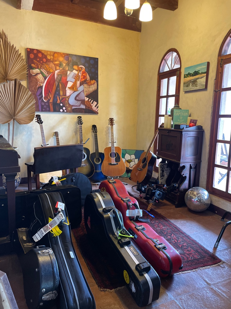 MangofishS's tweet photo. John McEuen and the Circle Band (John Cable, Matt Cartsonis, Les Thompson) just landed on shore in Los Santos. Fully expecting a week of exceptional music and filming at #mangofishstudios

#panama #bluegrass #country #americana #music #documentary  #WilltheCircleBeUnbroken https://t.co/0cxANtyypk