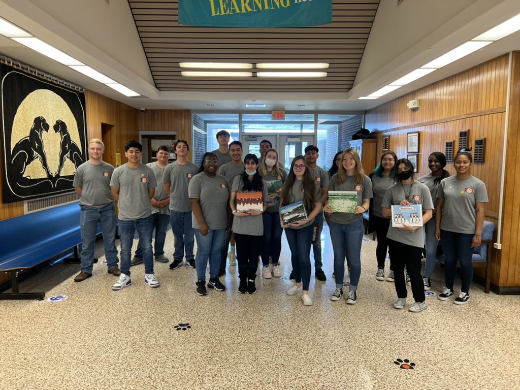 LHSSTEM5's tweet image. So much appreciation for the positive attitudes and diligence demonstrated by LHS STEM Juniors during their grand challenge. Each group wrote children’s books based on American History. Thank you @EdwardBestFCS and @LES_Mustangs for allowing us to read!