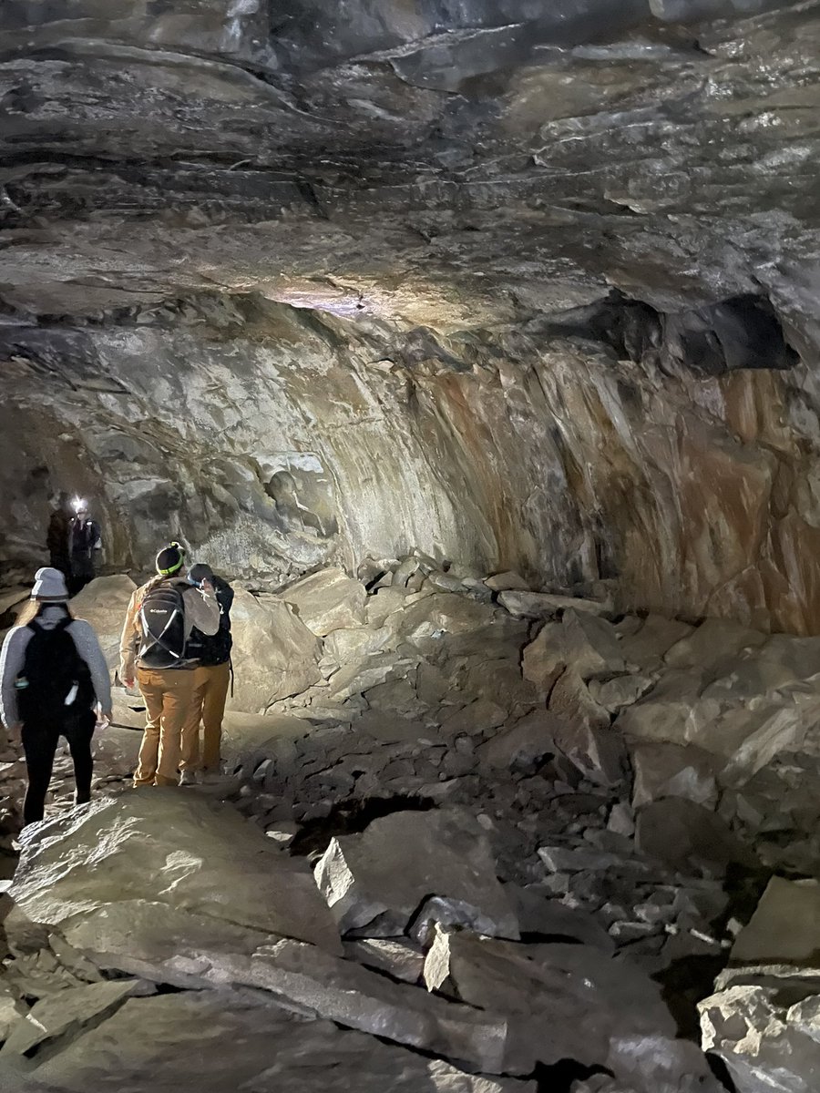 Taylor_Dunks's tweet photo. First time in a lava tube! P.S watch your head! You have to crouch to get to the very end! #PS9605 https://t.co/moEnxHnegy