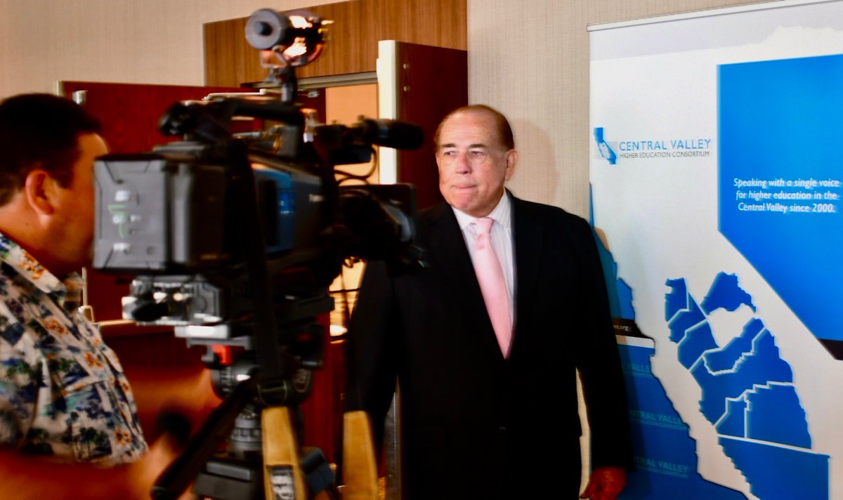 TomUribes's tweet photo. Thanks @emmagallegos @EdSource & @Billman_71 @ABC30 for covering @cvhec Summit today. Founder #JohnWelty returns for 20th anniversary w/ exec dir @BenCVHEC & board Pres @drkristinclark.
#highered #CVHECsummit #dualenrollment #cvhec #broadbandaccess #transferpathways #equity https://t.co/uUwnUrZ5W7