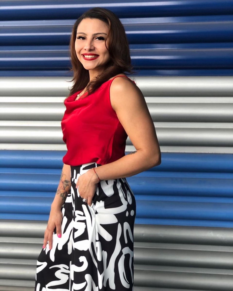 El metabolismo son las calorías que gastamos al estar en reposo.
Éstas equivalen al 70 % de las calorías gastadas al día .
Para incrementar el metabolismo:

-Ejercicio con pesas
-Cardio hits al menos 2 veces por semana 20 minutos
3-Evitar dietas extremas
4-Descansar
<a href="/TiffPineda/">Tiff Pineda</a>