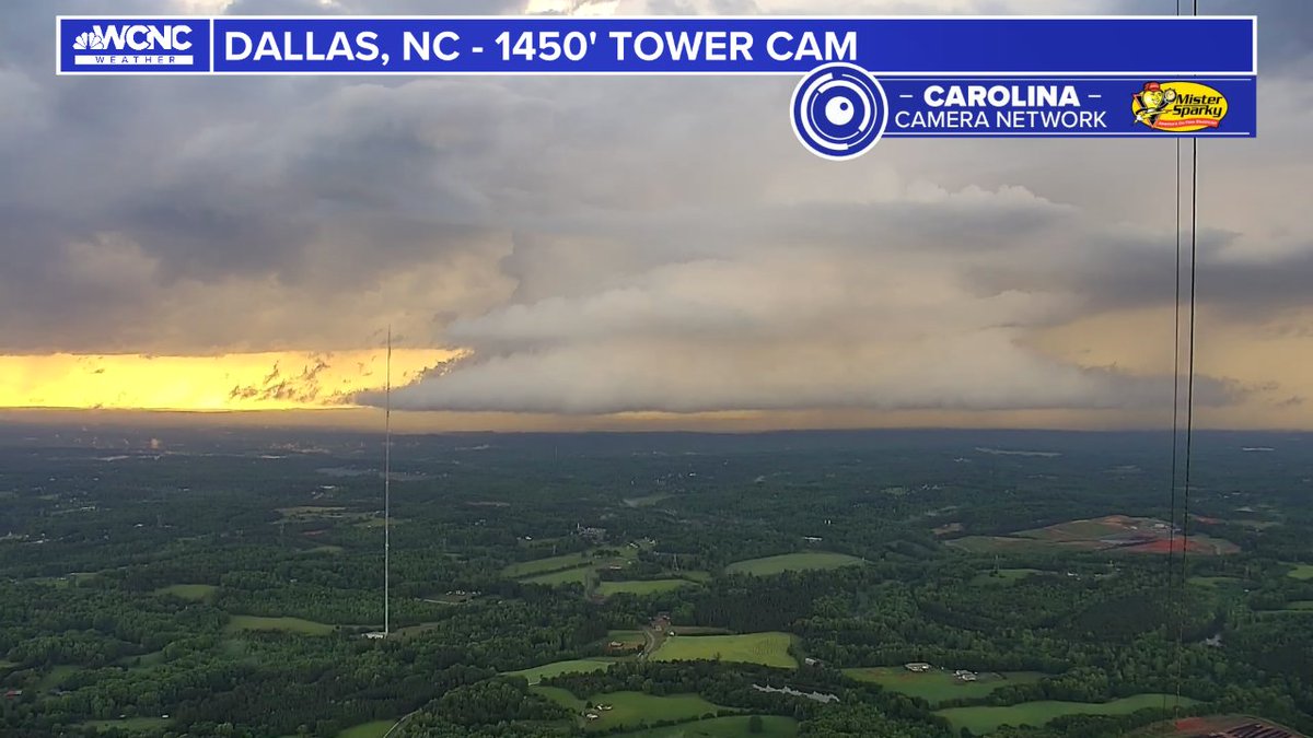 wxbrad's tweet photo. Amazing structure to the storm near the Lincoln/Gaston county line. WOW! #cltwx #ncwx #scwx #wcnc https://t.co/4EP3Le9d3w