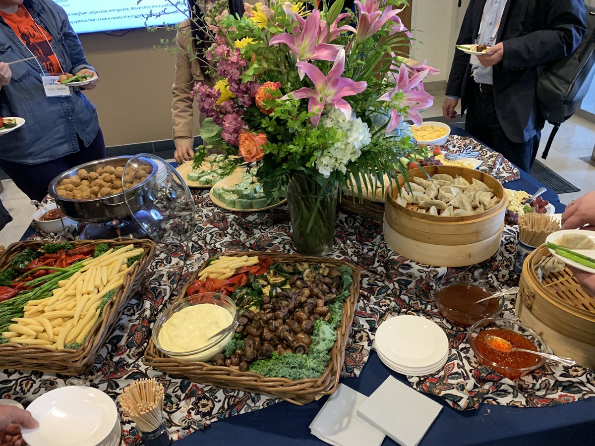 Thank you everyone <a href="/IGBIllinois/">Genomic Biology</a> for organizing the wonderful event-IGB Fellows Symposium on May 5. Glad to present my most recent breast cancer research and win the poster competition🎉🎊. Really like the gift- such a nice and cute laser pointer. 🎁